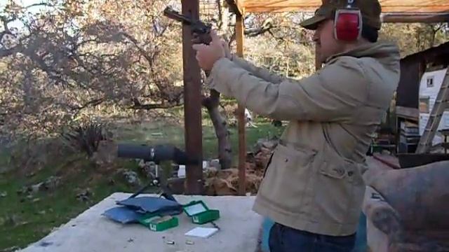 .357 Magnum Colt Python Revolver смотреть онлайн