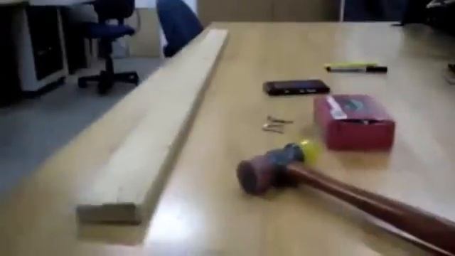 Забиваем гвозди с помощью Nokia Lumia 900 смотреть онлайн