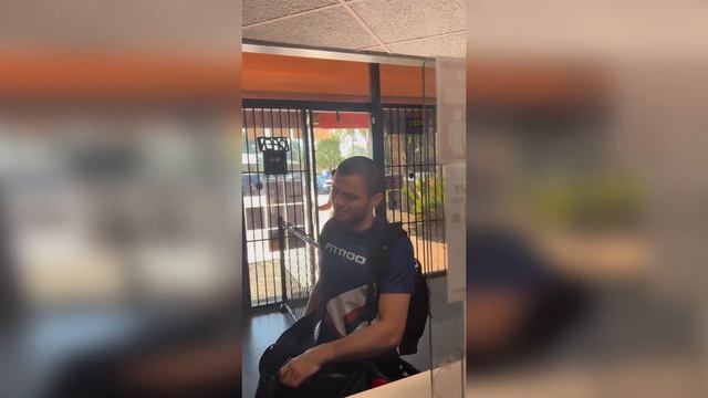ЖЕСТЬ! Избитый Емельяненко! Ситуация совсем печальная - стал похож бомжа! / Боксер охдадил студенто смотреть онлайн