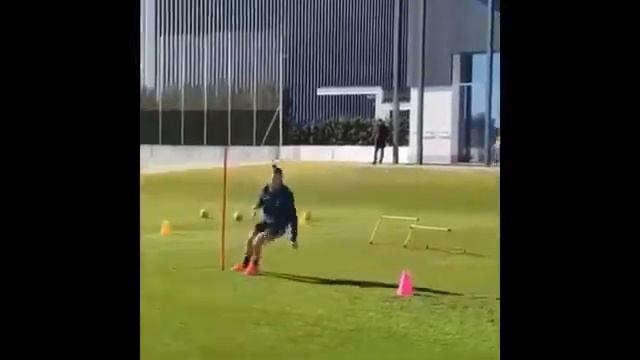 Ronaldo ва кичик Ronaldo тренировка машгулот смотреть онлайн