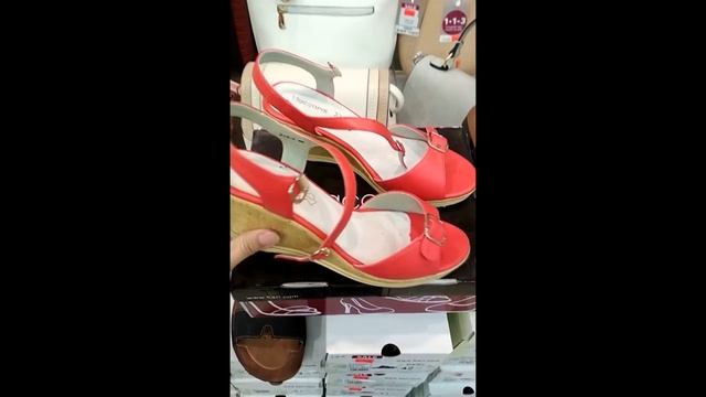 Участие в акции магазина Кари "Кари дарит" смотреть онлайн