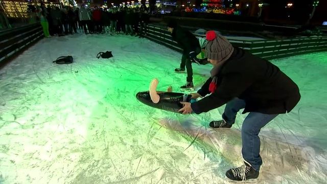 Саша Петров и хоккей со странными предметами! смотреть онлайн