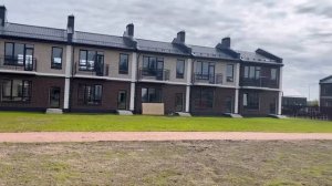 Таунхаусы Таунград в Петергофе. Это похоже на загородную жизнь?