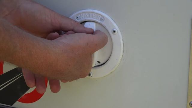 CUB HANDY TIPS: How do you open the locking water filler cap? смотреть онлайн