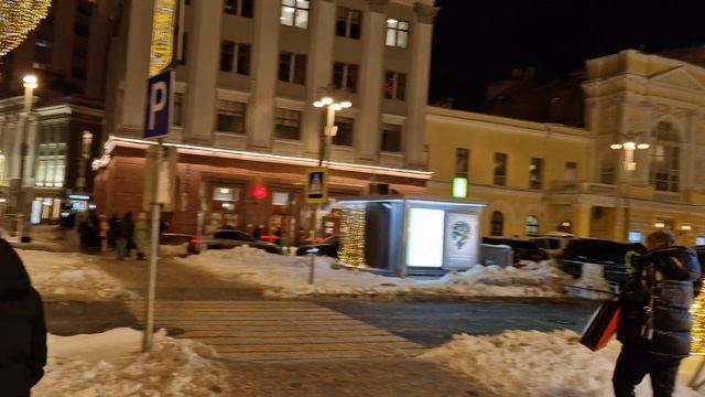 Новогодняя Москва 2022. Красивые места. Театральная площадь смотреть онлайн