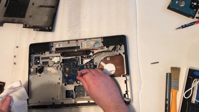 Dell Latitude E6540 tisztítás / Dell Latitude E6540 Disassembly смотреть онлайн