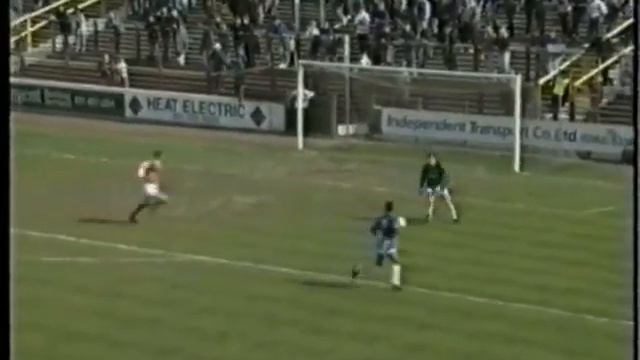 Leyton Orient 3 Stockport County 0 - 1992-3 смотреть онлайн