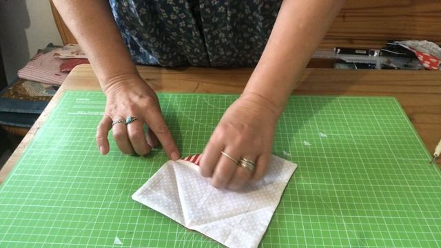 Шьем игольницу "Кафедральное окошко" двумя способами (1 часть) смотреть онлайн