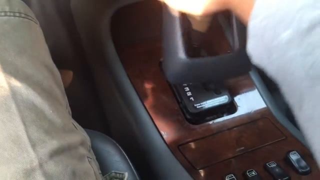Mercedes Benz ML320 1999 Center Console Window Switch removal and install tips смотреть онлайн
