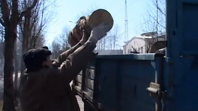 Работники администраций города и района на субботнике смотреть онлайн