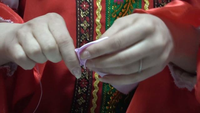 Местер-класс. Декоративная композиция из атласных лент "Розы" смотреть онлайн