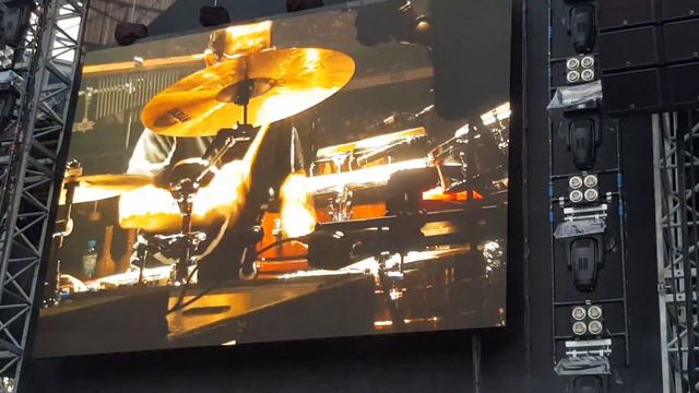 Phil Collins - Drum Trio live Part 1 (Still not dead yet-Tour Hannover 2019) смотреть онлайн