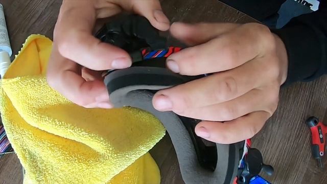 How to set up a roll-off system on Oakley Airbrake MX Goggles | Race FX смотреть онлайн