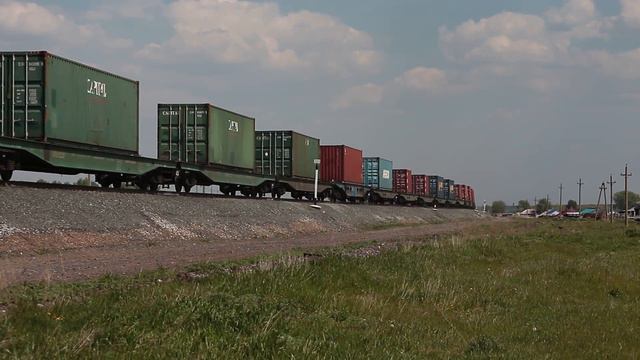 2ТЭ10М-3332 с ускоренным контейнерным смотреть онлайн