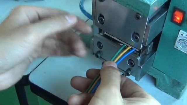 wire stripping machine HC-4F смотреть онлайн