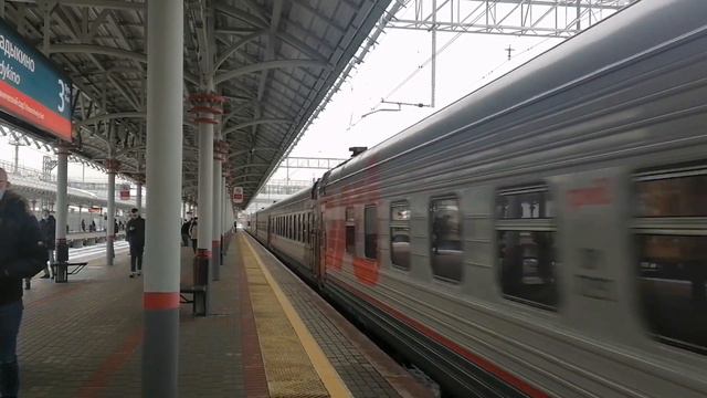 Электровоз ЭП2К-382 "75 лет Победы" с пассажирским составом, станция Владыкино. смотреть онлайн