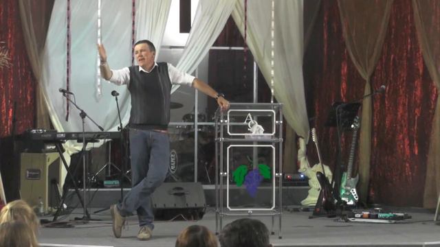 "Важность семейного служения" проповедует старший пастор Голоскубов Игорь смотреть онлайн