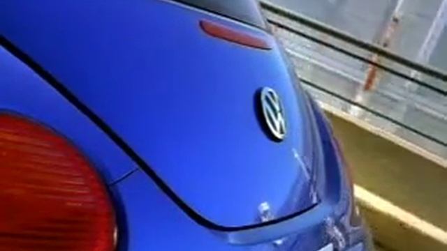Volkswagen Beetle - Blue Batch Commercial 2001 dir. Paul Greengrass and narrated by Tom Cruise смотреть онлайн