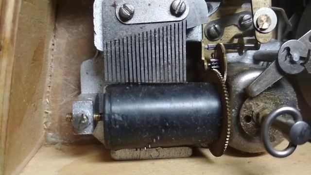 Музыкальный механизм будильника "Наири". смотреть онлайн