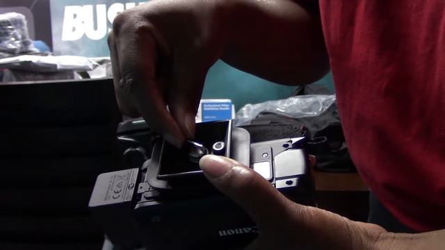 Unit 1: Lesson 9 | "Mounting The Camera to the Tripod" | Canon Vixia HF R800 смотреть онлайн