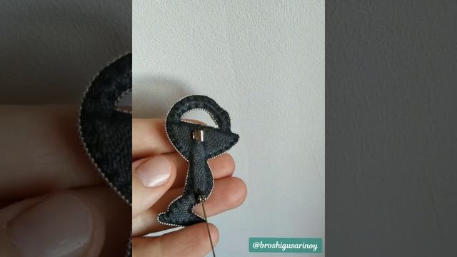 Брошь Сосуд Гигеи, змея и чаша смотреть онлайн