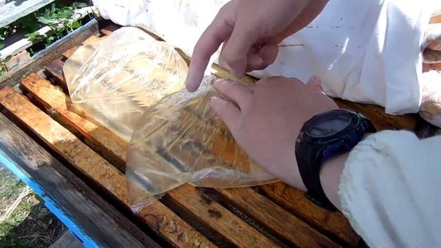 Холодно, Корма в улье КОНЧИЛИСЬ Готовим подкормку и КОРМИМ ПЧЁЛ смотреть онлайн