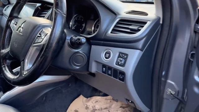 Walk around video of our 2018 Mitsubishi L200 2.4DI-D 178 Warrior 77k Miles Full Mitsubishi History смотреть онлайн