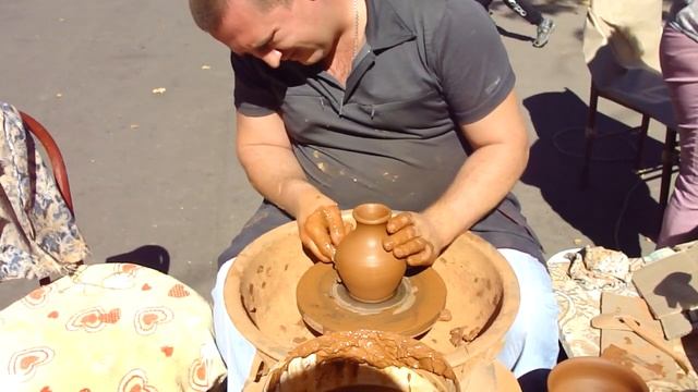 Гончарный мастер-класс на улицах Славянска. День города смотреть онлайн