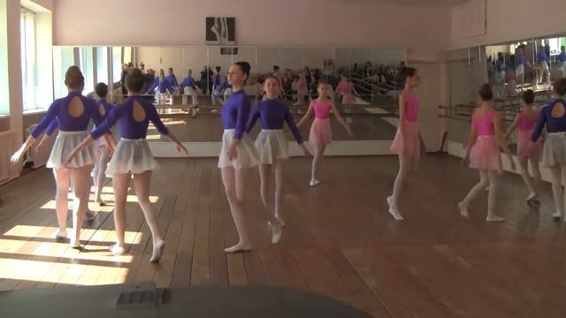 ГУО "Могилевская детская школа искусств №1" танец "Павана" 6-7класс /24.05.2022 смотреть онлайн