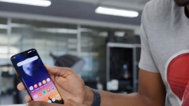 The Galaxy S10's Incredible Display! смотреть онлайн