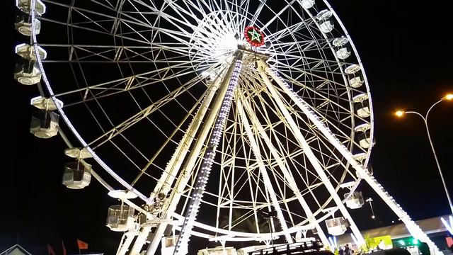 Колесо обозрения на набережной Агадира смотреть онлайн