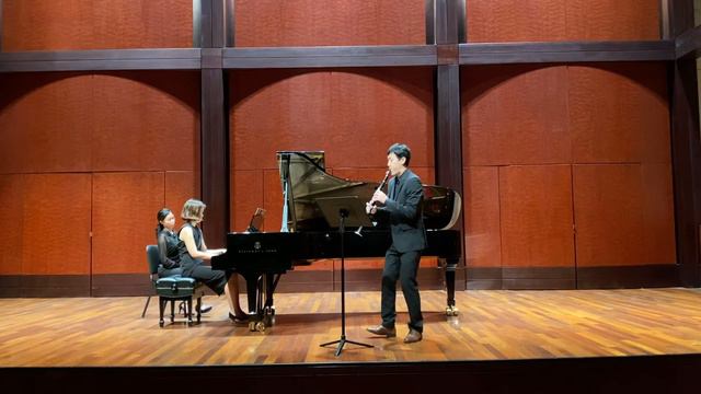 Leonard Bernstein - Sonata for Clarinet and Piano ii. Andantino - Vivace (live) смотреть онлайн