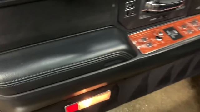 SOLD! 1993 Lincoln Town Car 39k for sale by Specialty Motor Cars Signature Series Custom Top Vogue смотреть онлайн