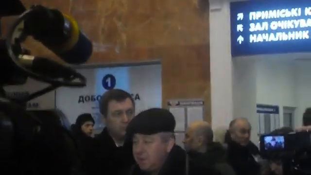 Александр Кихтенко перед встречей детей Донбасса. отдохнувших в Западной Украине на зимних каникула смотреть онлайн