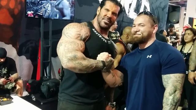 Rich Piana 5% at 2016 Mr Olympia Expo смотреть онлайн