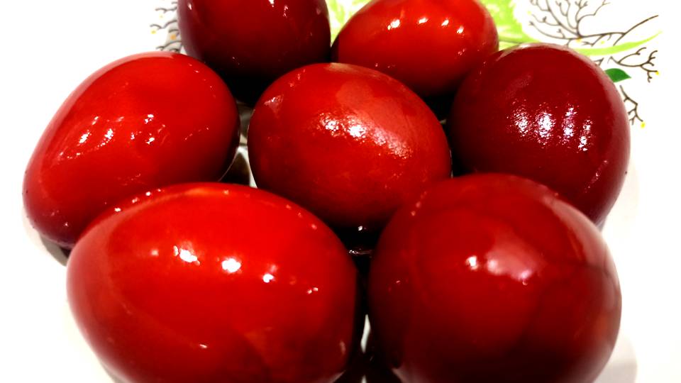 САМЫЙ ПРОСТОЙ  В МИРЕ СПОСОБ ПОКРАСКИ ЯИЦ НА ПАСХУ!