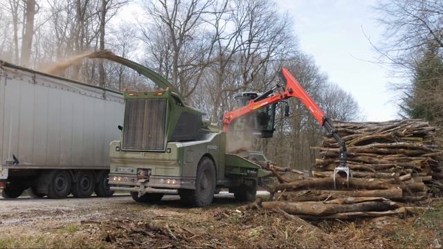 Самоходные дробилки древесины Pezzolato в работе смотреть онлайн