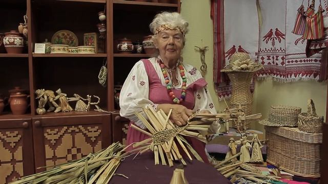 Виртуальный мастер класс народного мастера России Надежды Голиковой «Плетение лаптей из рогоза» смотреть онлайн