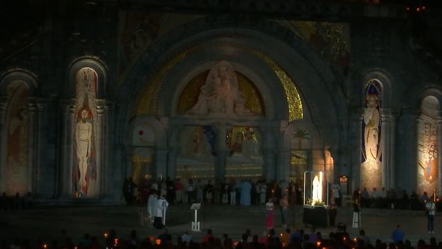 Procession Mariale aux flambeaux at the Sanctuaire de Lourdes | 6 September 2023 смотреть онлайн
