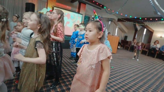 Новогодний утренник для детей сотрудников ГК "Подрядчик". Часть 1 смотреть онлайн