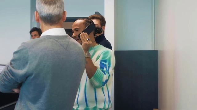 The Reason Lewis Hamilton Dislikes the W14 Mercedes смотреть онлайн