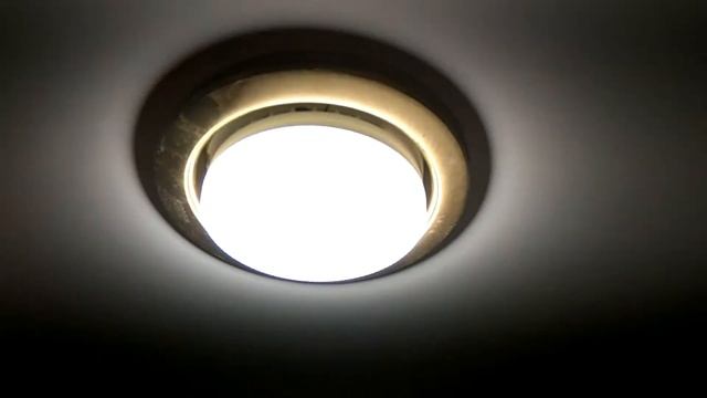 Установка светодиодной лампы Ecola и проверка на пульсацию света смотреть онлайн