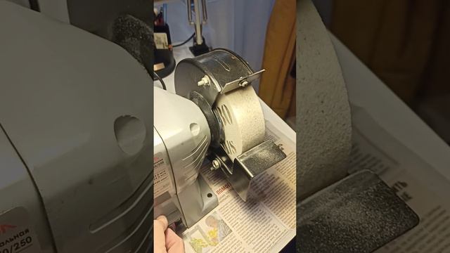 Заточка полукруглых ножей Неро на наждаке смотреть онлайн