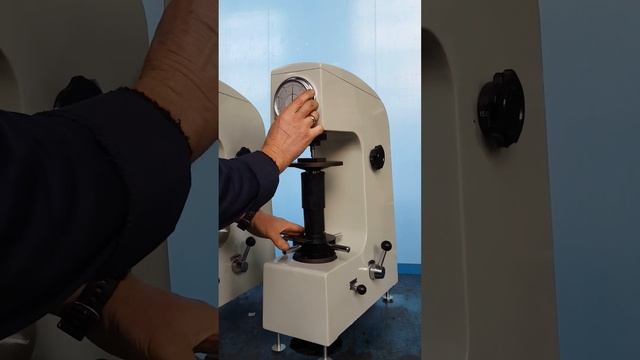 Твердомер по методу Роквелла серии ТР-150Р смотреть онлайн