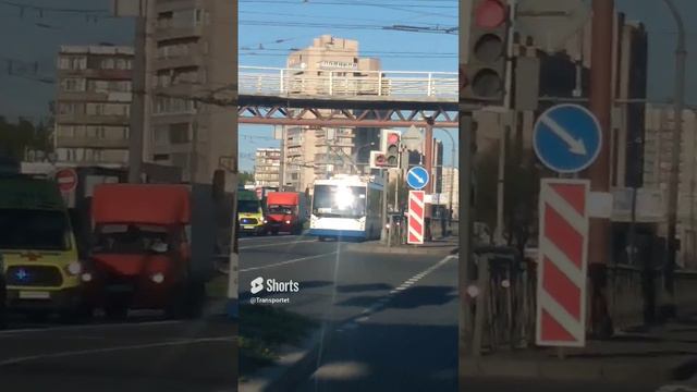 Троллейбус зеркалит #Shorts #тролейбус смотреть онлайн