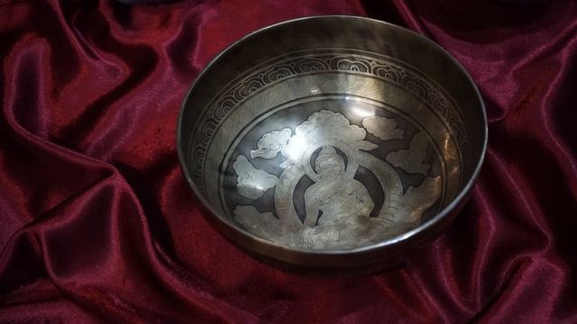Б20.5cм-144ГцРе. ПОЮЩАЯ ЧАША ДЛЯ МАССАЖА И МЕДИТАЦИИ - НЕПАЛ. КУПИТЬ ТИБЕТСКУЮ ЧАШУ. СЛУШАТЬ ПОЮЩУЮ смотреть онлайн