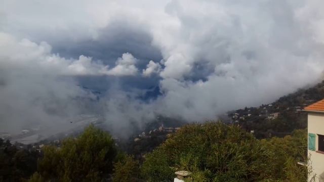 Vue sur la Vallée du Var entre Colomars et Aspremont (06) смотреть онлайн