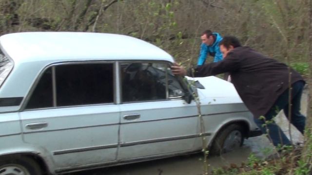 Застрял в грязюке... а зачем полез?! ))) РОДНАЯ ДЕРЕВНЯ МОЛДОВЫ смотреть онлайн