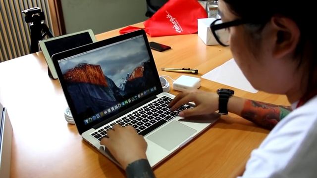 MacBook Pro 2016: Pretty DAMN GOOD (UNBOXING - INDONESIA)