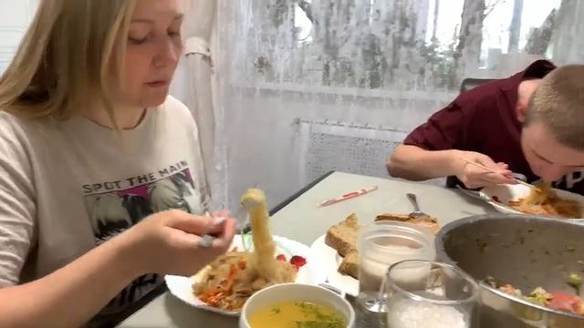 ОЛЯ ПРИГОТОВИЛА КОРЕЙСКУЮ ЕДУ ЗАВТРАК ВСЕЙ СЕМЬЕЙ \ ПРОГУЛКА ПО САДУ ВЕСНА смотреть онлайн